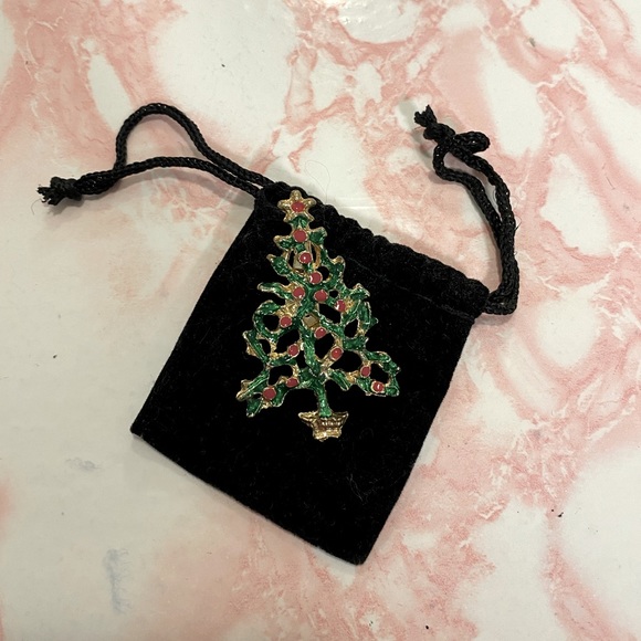 Jewelry - FREE ADD ON ITEM 😍 Vintage Christmas tree brooch